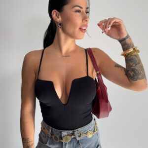 Bodie negro escote v