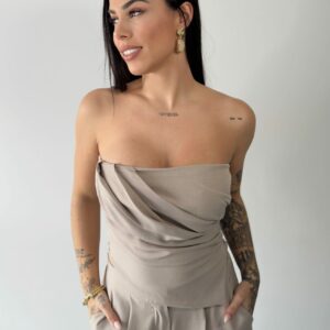 Conjunto de vestir palabra de honor beig